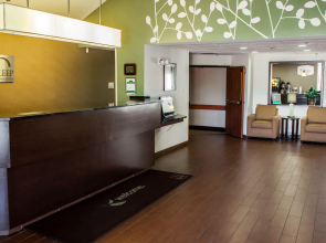Garner Hotel Topeka West, by IHG