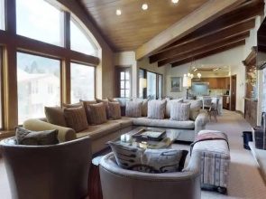 Vail Village 5 Bedroom With Private Hot Tub - Plaza Lodge
