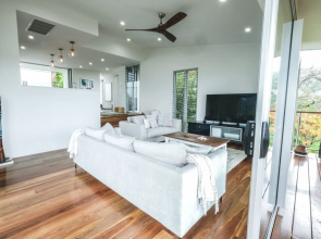 Bellevue -Airlie Beach