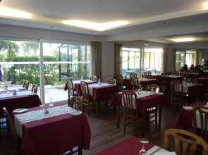 Parque Mourabel, Oasis Village, Pe do Lago