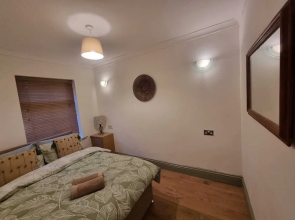 Elegant 4-bed House in Dartford