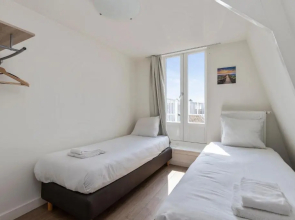 Central top floor apartment with private balcony - Apt 3