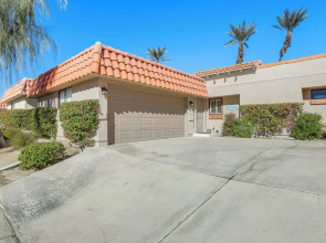 Games, Grill & Golf Course View: Palm Desert Gem!