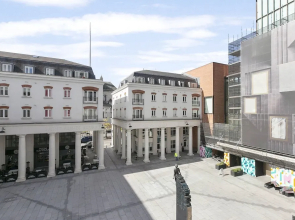 Piazza View Cathedral Quarter Apartment