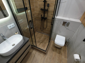 Квартира Новая студия в 5 минутах от ТРЦ Аура