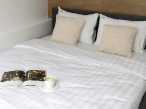 Апартаменты Red Apartments Арт Лайт Сити Шерли