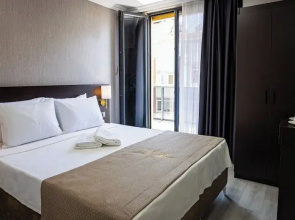 Mays Royal Hotel