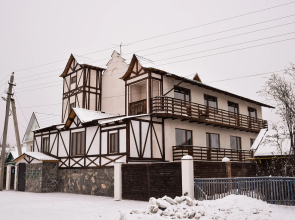 Lyzha Guest house