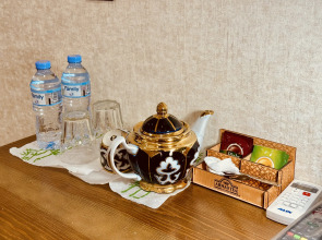 Отель Ayvan Plaza