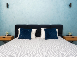 Квартира с Мансардными Окнами и Видом на Море