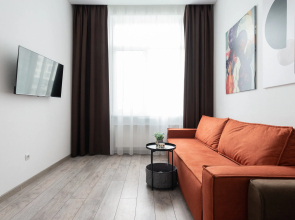 S Sobstvennoy Terrasoy Vozle Reki V Zhk Akvatoriya Apartments