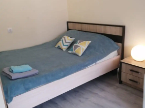 Na Bratyev Tkachyovykh 9 Apartments