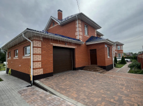 Uyutnyi Dvukhetazhnyi Dom Ryadom s Kolomnoy Private house