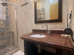 Апартаменты 3BR Flat Old Style 4AC Terrace, Metro