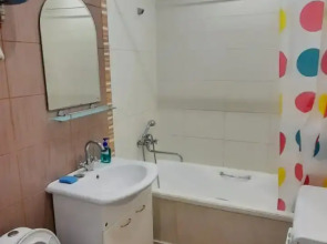 Квартира Уютная с большой кухней и лоджией в центре