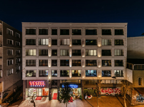 Отель Roys Hotel & Suites