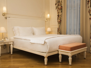 Отель Corinne Art & Boutique