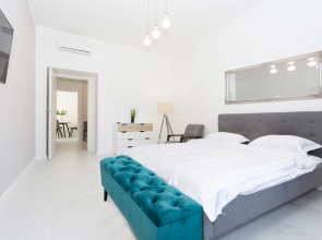 Stilnye apartamenty s dvumya spalnyami v tsentre Apartments
