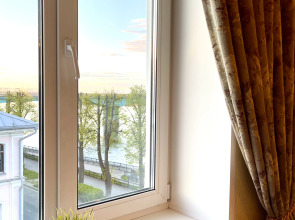 Квартира 3-комнатная Видовая Yarapartments на Набережной