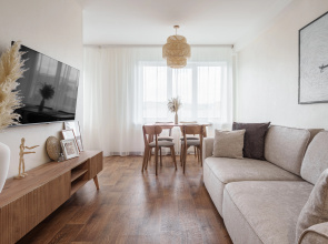 Trekhkomnatnye S Eko-Dizaynom I Vidom Na Tsentralnuyu Naberezhnuyu Apartments