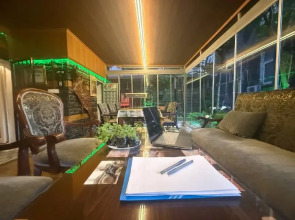 Апартаменты 3BR Flat Old Style 4AC Terrace, Metro