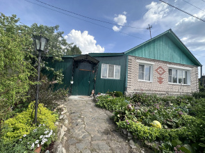 Na Neftyanikov 5 Private house