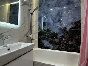 Апартаменты Трехкомнатные на Днепровском бульваре 66