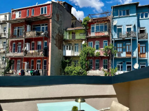 Отель Weingart Suites