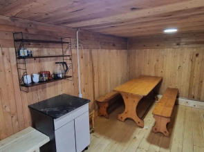 Uyutnaya Komnata u Ozera Private House