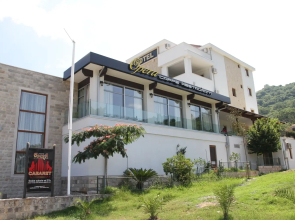 Opera Na Plyazhe Yaz Budva Hotel