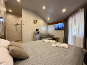 Studiya 16 Dvorik Druzey Apartments