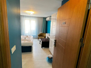 Отель Moon Blue