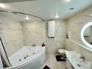 S Dzhakuzi v Arbekovo Flat