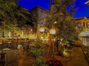 Отель WOO Town Suites