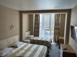 Апартаменты у моря с видом на бассейн