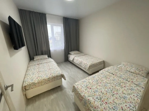 Vmestitelnye Dvukhkomnatnye #4 V Novom Dome Dlya Prozhivaniya Ot 1 Do 6 Chelovek Apartment