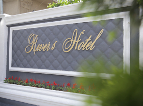 River S Hotel