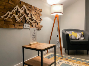 Студия с панорамным видом на озеро и горы