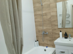 V Novom Dome Nedaleko Ot Tsentra Flat