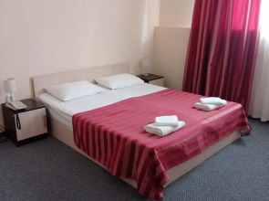 Отель Максимус