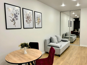 Na Ulitse Akatsiy 34k9 Apartments