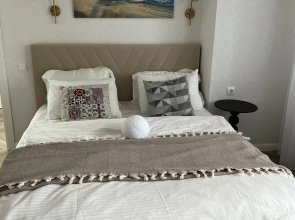 Na pervom etazhe s oknami na parkovku Flat