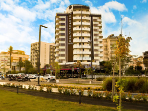 Отель The Corner Park