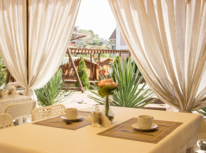 Отель Эвель