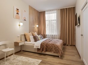 Apartamenty FullHouseApart dizajnerskie trehmestnye apartamenty na vokzal'noj plosadi