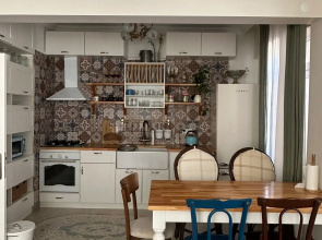 Uyutnaya Tryokhkomnatnaya  V 150 Metrakh Ot Plyazha Kleopatry Flat