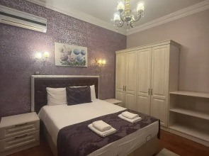 Апартаменты 3BR Flat Old Style 4AC Terrace, Metro