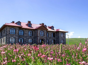 Lake Cildir Lodge Hotel