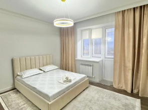 Svetlye 3-kh Komnatnye Apartments