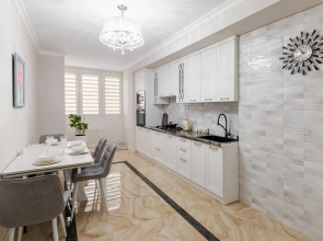 Апартаменты AURA с панорамными окнами и видом на горы